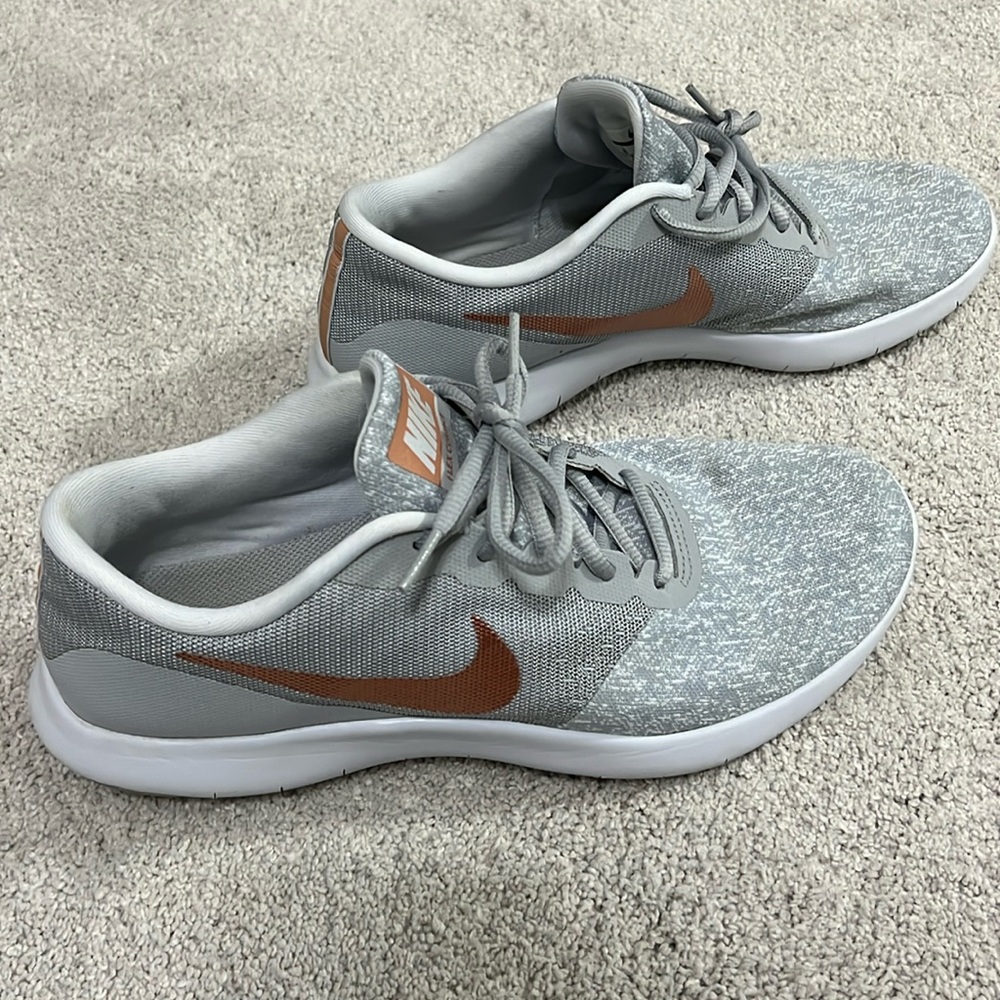 Nike flex contact tennis shoe - Gray and Rose Gold